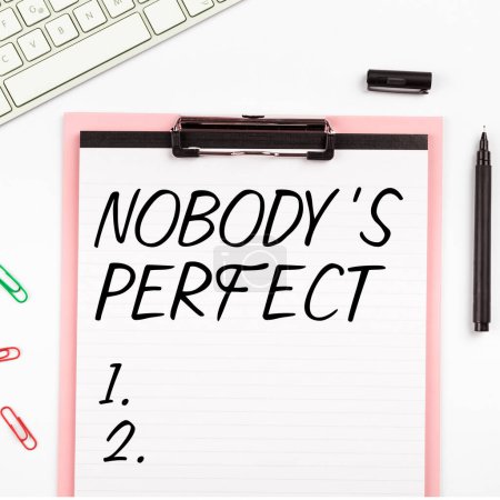 Foto de Señal de escritura a mano Nobodys Perfecto, concepto de negocio solía decir que todo el mundo comete errores o culpa - Imagen libre de derechos