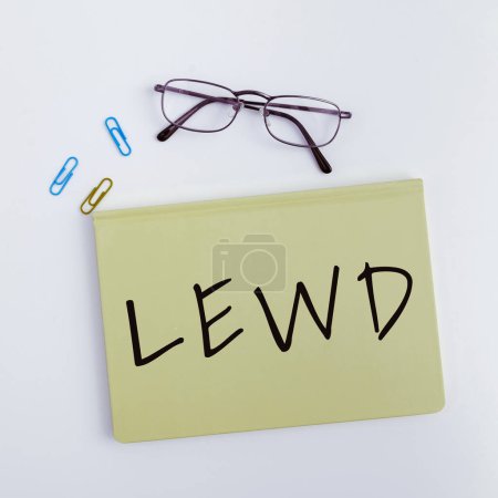 Foto de Inspiración mostrando signo Lewd, foto conceptual sucia, cruda y ofensiva de una manera sexual - Imagen libre de derechos