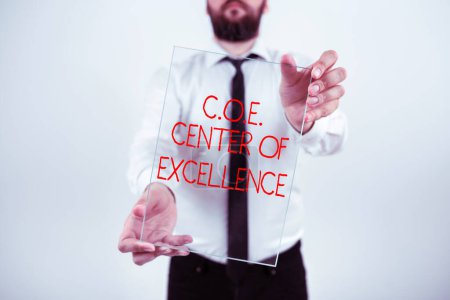 Inspiración mostrando signo C.O.E. Centro de Excelencia, Concepto de Internet siendo líder alfa en su posición Lograr