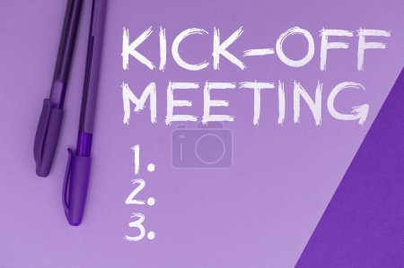 Téléchargez les photos : Légende du texte présentant Kick Off Meeting, Internet Concept première rencontre avec l'équipe du projet et le client - en image libre de droit