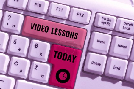Foto de Leyenda de texto que presenta lecciones de video, escaparate de negocios Material de educación en línea para un tema Visualización y aprendizaje - Imagen libre de derechos