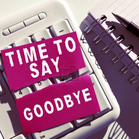 Foto de Escribir mostrando texto Tiempo para decir adiós, Concepto de negocio Despedida Hasta que nos volvamos a ver - Imagen libre de derechos