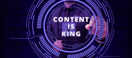Foto de Señal de escritura a mano El contenido es el rey, concepto de negocio El contenido es el corazón de las estrategias de marketing actuales - Imagen libre de derechos