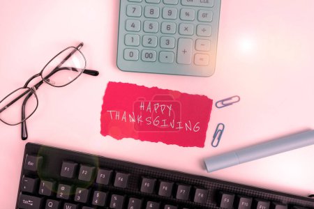 Téléchargez les photos : Panneau montrant Joyeux Thanksgiving, Parole écrite sur le Festival de la récolte Fête nationale célébrée en Novembre - en image libre de droit