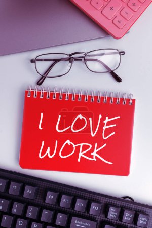 Foto de Señal de texto que muestra I Love Work, Concepto de Internet Alto auto-tallo siendo cómodo con su trabajo - Imagen libre de derechos
