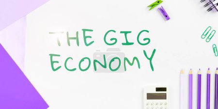 Téléchargez les photos : Signe d'écriture The Gig Economy, Business approach Marché des contrats à court terme travail indépendant temporaire - en image libre de droit