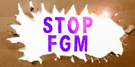 Foto de Texto que muestra inspiración Stop Fgm, Foto conceptual Poner fin al corte genital femenino y la circuncisión femenina - Imagen libre de derechos