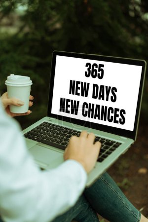 Foto de Escribir mostrando texto 365 Nuevos Días Nuevas Posibilidades, Foto conceptual A partir de otro año Calendario Oportunidades - Imagen libre de derechos