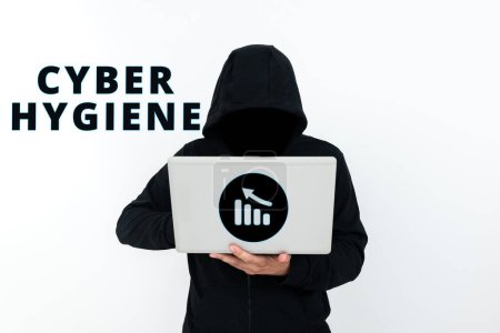 Téléchargez les photos : Signe d'écriture Cyber Hygiène, Business aperçu des mesures que les utilisateurs d'ordinateurs prennent pour améliorer leur cybersécurité - en image libre de droit