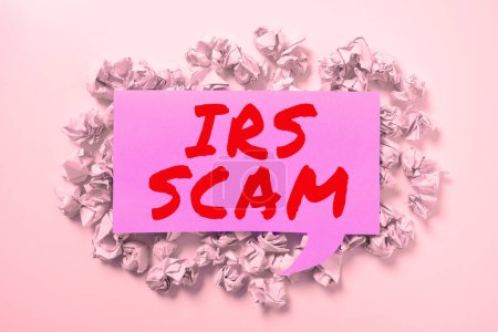 Téléchargez les photos : Texte manuscrit Irs Scam, Business présente les contribuables ciblés en prétendant être l'Internal Revenue Service - en image libre de droit