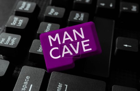Foto de Señal que muestra Man Cave, Business muestra una habitación, espacio o área de una vivienda reservada para una persona masculina - Imagen libre de derechos