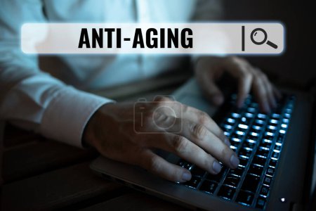 Téléchargez les photos : Inspiration signe anti-âge, concept signifiant Un produit conçu pour empêcher l'apparition de vieillir - en image libre de droit