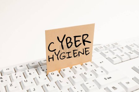 Téléchargez les photos : Signe d'écriture Cyber Hygiène, Mot pour les mesures que les utilisateurs d'ordinateurs prennent pour améliorer leur cybersécurité - en image libre de droit