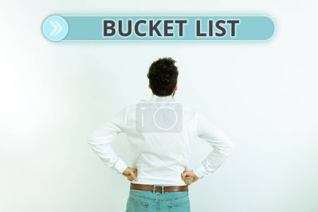 Foto de Conceptual caption Bucket List, Business overview una lista de las cosas que a una persona le gustaría hacer o lograr - Imagen libre de derechos