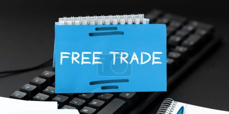 Téléchargez les photos : Signe affichant le libre-échange, Concept signifiant La capacité d'acheter et de vendre selon vos propres termes et moyens - en image libre de droit