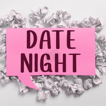 Foto de Texto subtitulado presentando Date Night, enfoque de negocios un momento en que una pareja puede tomar tiempo para sí mismos lejos de responsabilidades - Imagen libre de derechos