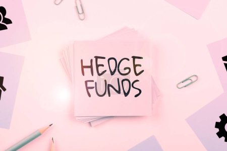 Téléchargez les photos : Légende conceptuelle Hedge Funds, Photo conceptuelle essentiellement un nom de fantaisie pour un partenariat d'investissement alternatif - en image libre de droit