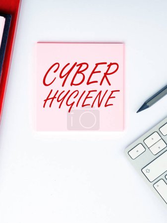Téléchargez les photos : Texte inspirant Cyber Hygiene, Business idea steps that computer users take to improve their cyber security - en image libre de droit
