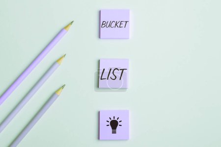 Foto de Conceptual caption Bucket List, Concept significa una lista de las cosas que a una persona le gustaría hacer o lograr - Imagen libre de derechos