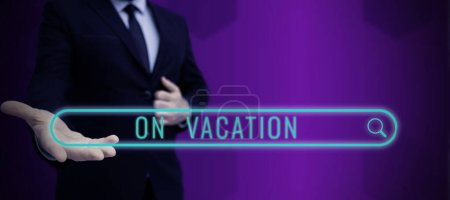 Téléchargez les photos : Signe texte montrant en vacances, période de concept d'entreprise passée loin de chez soi ou d'affaires dans les voyages ou les loisirs - en image libre de droit