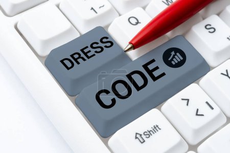 Foto de Señal que muestra el código de vestimenta, palabra para una manera aceptada de vestirse para una ocasión o grupo en particular - Imagen libre de derechos