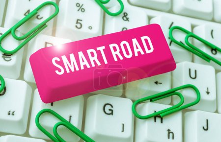 Foto de Señal de texto que muestra Smart Road, escaparate de negocios número de diferentes maneras en que las tecnologías se incorporan a las carreteras - Imagen libre de derechos