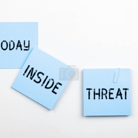 Foto de Leyenda conceptual Inside Threat, Business muestra información que solo una persona con información privilegiada tendría información real - Imagen libre de derechos