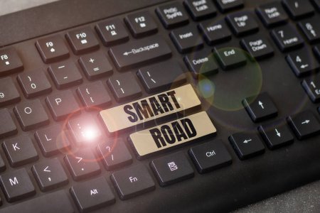Foto de Texto de escritura a mano Smart Road, Word Escrito en número de maneras diferentes tecnologías se incorporan en las carreteras - Imagen libre de derechos