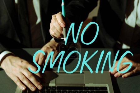 Foto de Escribir mostrando texto No Fumar, Foto conceptual usando tabaco está prohibido en este lugar - Imagen libre de derechos