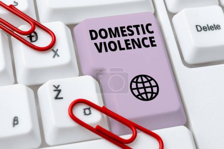 Foto de Texto que presenta Violencia Doméstica, Palabra para comportamiento violento o abusivo dirigida por un familiar o miembro del hogar - Imagen libre de derechos
