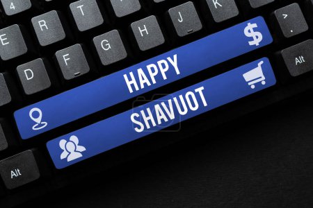 Téléchargez les photos : Légende conceptuelle Happy Shavuot, concept d'entreprise Fête juive commémorant la révélation des dix commandements - en image libre de droit