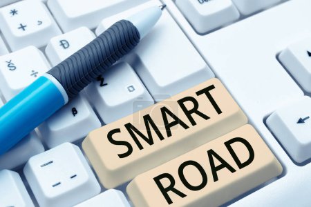 Foto de Texto de pie de foto que presenta Smart Road, Idea de negocio número de diferentes maneras en que las tecnologías se incorporan a las carreteras - Imagen libre de derechos