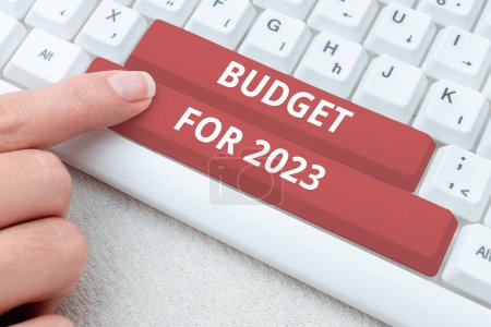Téléchargez les photos : Affichage conceptuel Budget Pour 2023, Concept d'entreprise Estimation écrite des recettes et des dépenses pour 2023 - en image libre de droit