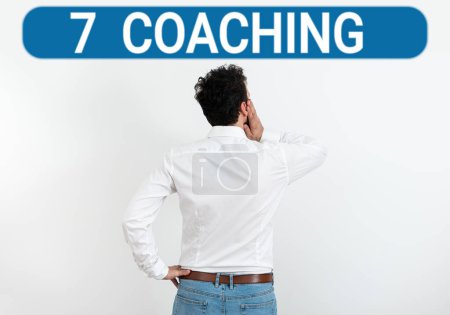 Foto de Text sign showing 7 Coaching, Business showcase Refers to a number of figures regarding business to be succesful - Imagen libre de derechos
