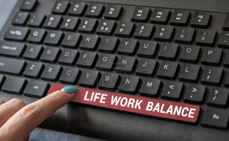 Foto de Inspiración mostrando signo Life Work Balance, Word Escrito en estabilidad que la persona necesita entre su trabajo y su tiempo personal - Imagen libre de derechos