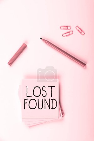 Foto de Text showing inspiration Lost Found, Business concept Things that are left behind and may retrieve to the owner - Imagen libre de derechos