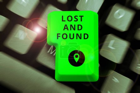 Téléchargez les photos : Légende du texte présentant Lost And Found, Vitrine d'affaires Lieu où vous pouvez trouver des choses oubliées Service de recherche - en image libre de droit