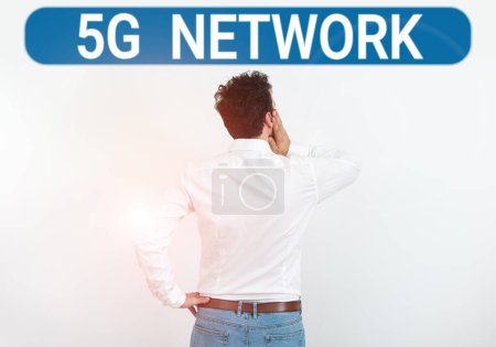 Foto de Conceptual caption 5G Network, Conceptual photo greatly increase the speed and responsiveness of wireless network - Imagen libre de derechos