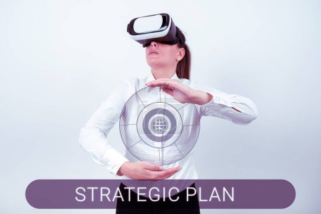 Téléchargez les photos : Hand writing sign Strategic Plan, Business idea A process of defining strategy and making decisions - en image libre de droit