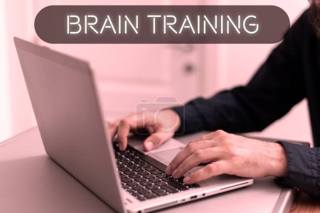 Foto de Text caption presenting Brain Training, Business idea mental activities to maintain or improve cognitive abilities - Imagen libre de derechos