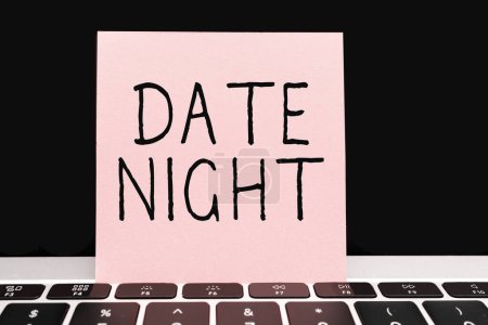 Foto de Inspiration showing sign Date Night, Business idea a time when a couple can take time for themselves away from responsibilities - Imagen libre de derechos