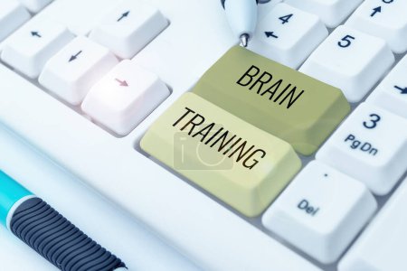 Foto de Text sign showing Brain Training, Conceptual photo mental activities to maintain or improve cognitive abilities - Imagen libre de derechos