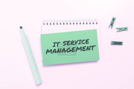 Foto de Text sign showing It Service Management, Word for the process of aligning enterprise IT services - Imagen libre de derechos