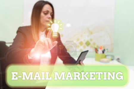 Téléchargez les photos : Handwriting text E Mail Marketing, Business showcase E-commerce Advertising Online sales Newsletters Promotion - en image libre de droit
