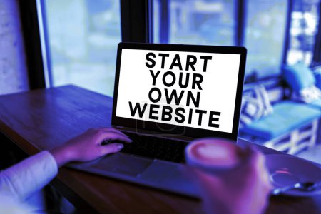 Foto de Señal de texto que muestra Iniciar su propio sitio web, Visión general de negocios sirven como extensión de una tarjeta de visita un sitio personal - Imagen libre de derechos