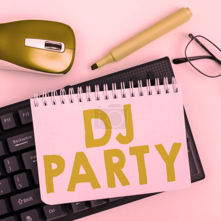 Foto de Text caption presenting Dj Party, Business concept person who introduces and plays recorded popular music on radio - Imagen libre de derechos