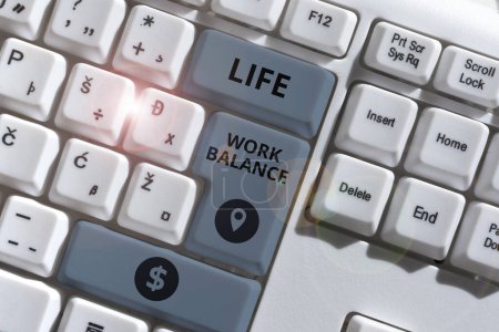 Foto de Letrero de escritura a mano Life Work Balance, Business muestra las necesidades de estabilidad de la persona entre su trabajo y su tiempo personal - Imagen libre de derechos