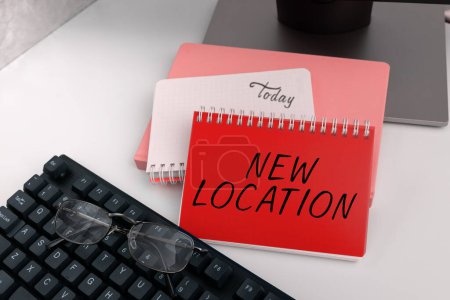 Foto de Handwriting text New Location, Word for Get located on a new place and establishing home or business - Imagen libre de derechos