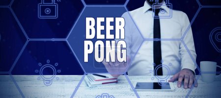Téléchargez les photos : Inspiration montrant signe Beer Pong, Concept signifiant un jeu avec un ensemble de tasses contenant de la bière et rebondir ou lancer une balle de ping-pong - en image libre de droit