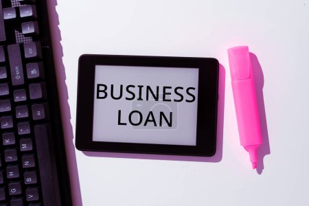 Foto de Text caption presenting Business Loan, Internet Concept Credit Mortgage Financial Assistance Cash Advances Debt - Imagen libre de derechos